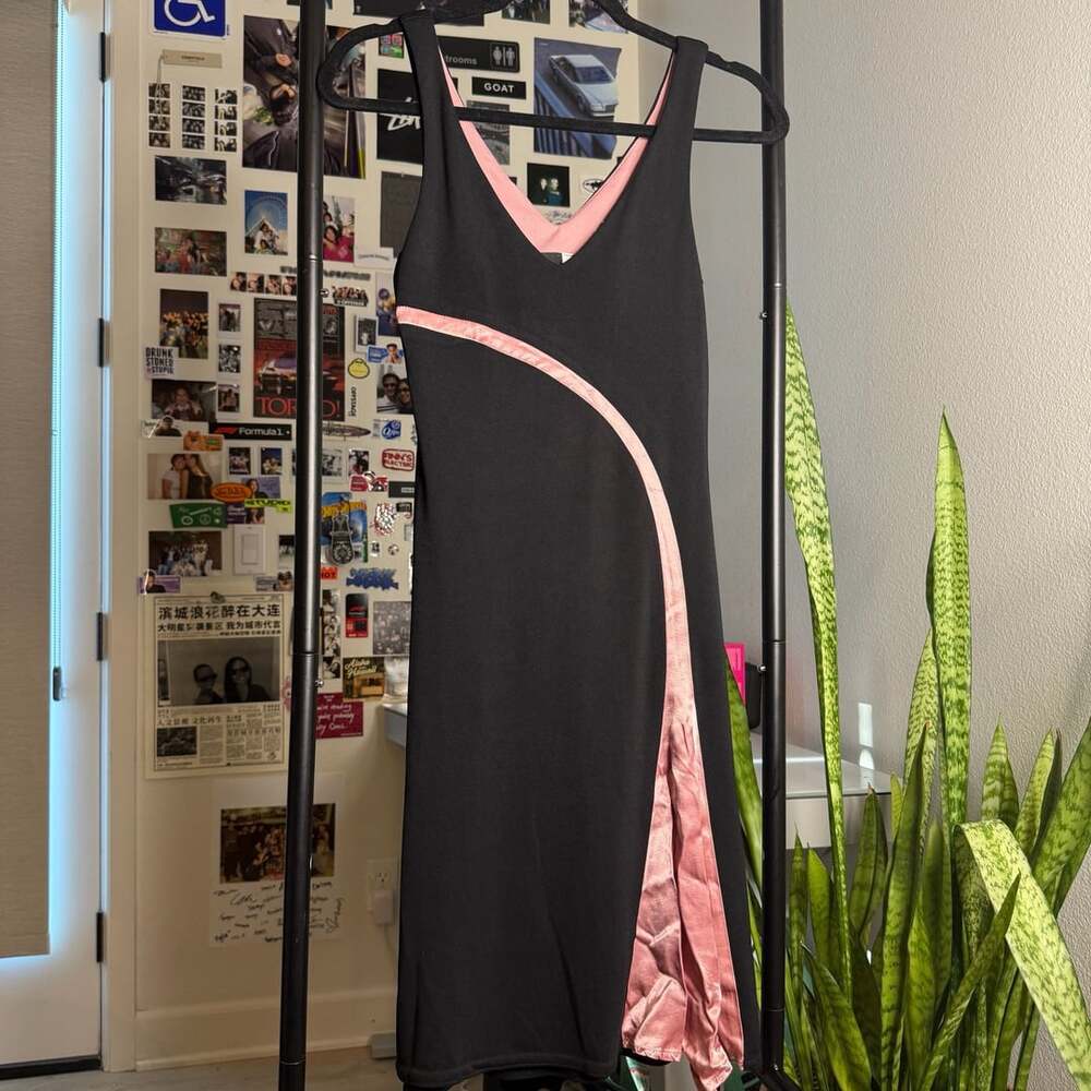 Vintage 2000s Y2K City Triangles Black and Pink V-Neck Dress